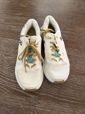 Oncloud tennis shoes